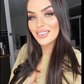 How incredible does @rachie_mua look ????????

#veneers #dentalveneers #sydneyveneers #cosmeticdentistry #cosmeticdentistsydney #sydneydentist #porcelainveneers #veneers_smile #emaxveneers #veneerssydney #dentalveneerssydney